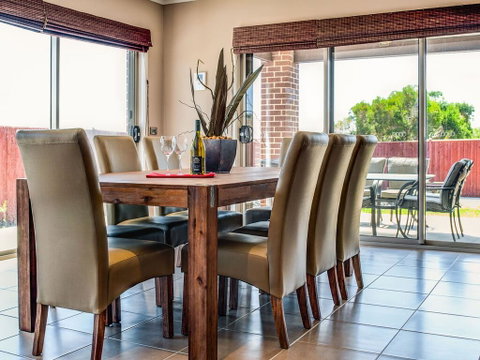 Valencia - Accommodation Port Macquarie 1