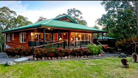 Valley View Luxury Retreat - Accommodation Port Macquarie 0