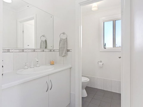 VALLEY VIEWS - 10 Valley Heights Drive - Accommodation Port Macquarie 1