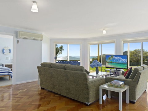 VALLEY VIEWS - 10 Valley Heights Drive - Accommodation Port Macquarie 3