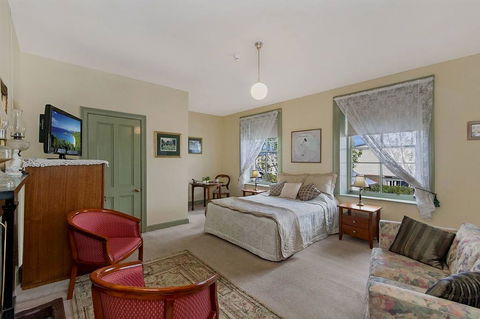 Victoria House - Accommodation Port Macquarie 0