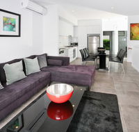 Views from Red Hill - Modern and Spacious Split-Level Executive 3BR Red Hill Apartment Close to CBD - Accommodation Port Macquarie