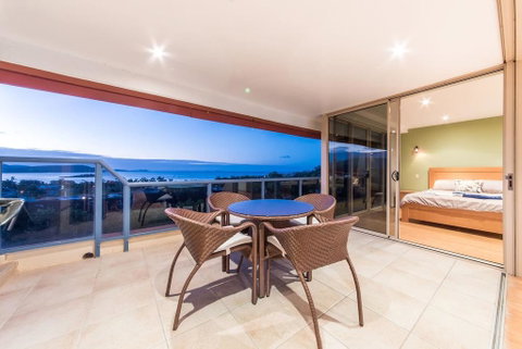VIEWS ON ELSHEBY - Accommodation Port Macquarie 2
