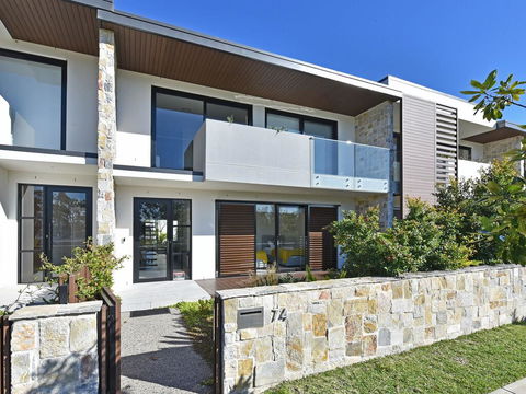 Villa Capri Waterside At Trinity Point - Accommodation Port Macquarie 0