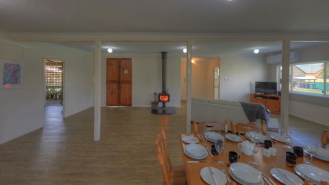 Village Stays Coldstream Gallery Bungalow - Accommodation Port Macquarie 2