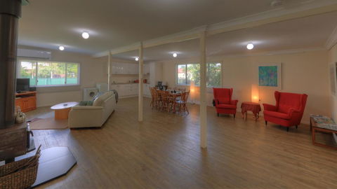 Village Stays Coldstream Gallery Bungalow - Accommodation Port Macquarie 1