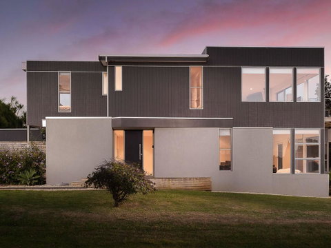 Waikiki Dream - Accommodation Port Macquarie 0