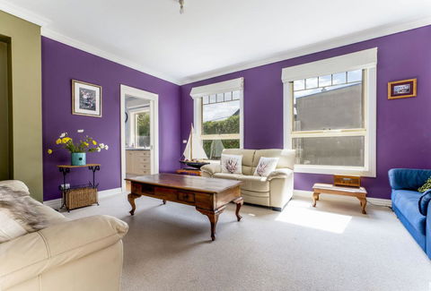 WALKIN ON SUNSHINE - STROLL TO BEACH BREAK - Accommodation Port Macquarie 3