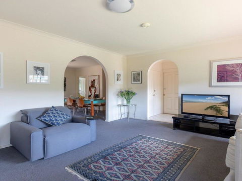 Walling-Clifton Gardens - Backing Onto Golf Course - Accommodation Port Macquarie 2