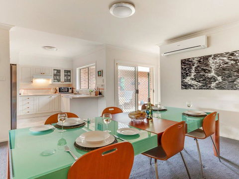 Walling-Clifton Gardens - Backing Onto Golf Course - Accommodation Port Macquarie 3