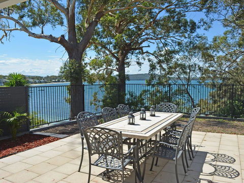 Wanda Magic' 19 Randall Drive - Beautiful Water Front House - Accommodation Port Macquarie 1