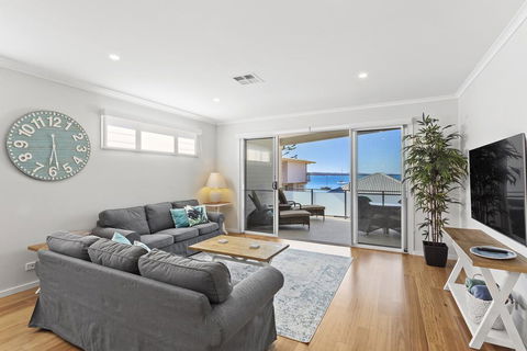 Wanda Waterfront Retreat - Beautiful Beach House - Accommodation Port Macquarie 2
