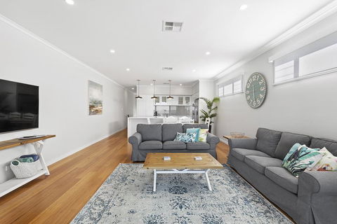 Wanda Waterfront Retreat - Beautiful Beach House - Accommodation Port Macquarie 3