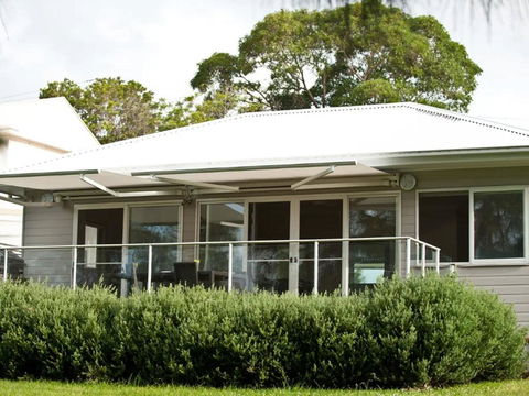 Wangi Lakehouse - Renovated Lake Macquarie Lakefront Location - Accommodation Port Macquarie 2