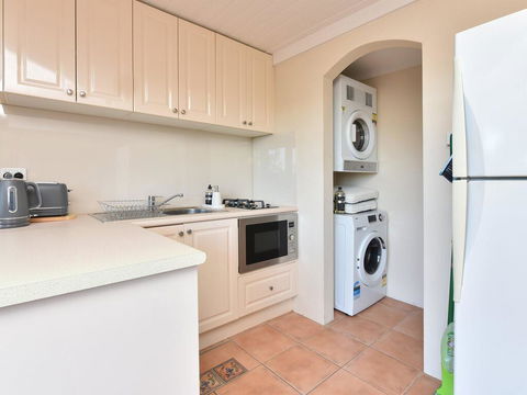 Wangi Waterfront Delight 1bdr Studio - Accommodation Port Macquarie 3