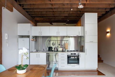 Warehouse Apartment With Balcony In Trendy Area - Accommodation Port Macquarie 2