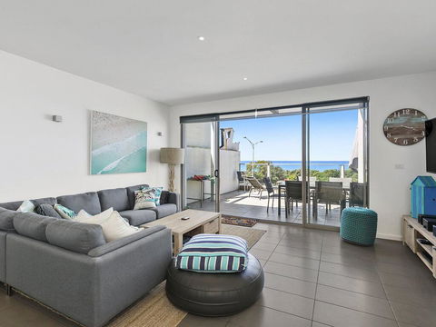 WATERFRONT SEVEN - In The Heart Of Lorne - Accommodation Port Macquarie 0