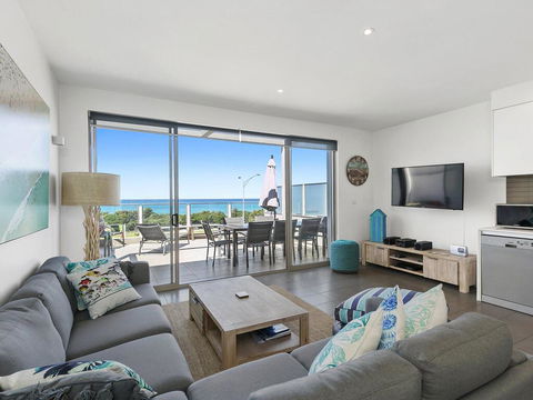 WATERFRONT SEVEN - In The Heart Of Lorne - Accommodation Port Macquarie 3