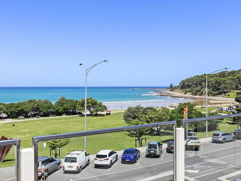 WATERFRONT SEVEN - In The Heart Of Lorne - Accommodation Port Macquarie 2
