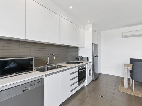 WATERFRONT SEVEN - In The Heart Of Lorne - Accommodation Port Macquarie 1