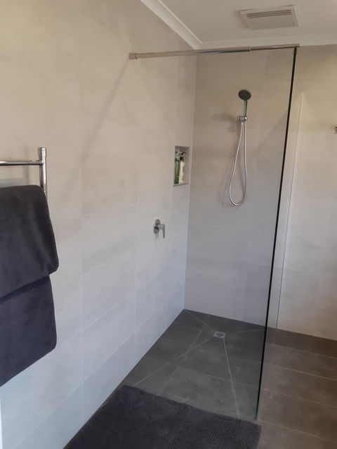 Elevated Holiday House Overlooks Tranquil Wetlands - Accommodation Port Macquarie 4