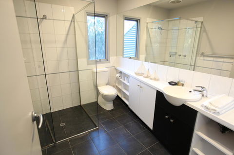 Lorne Luxury - Accommodation Port Macquarie 5