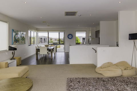 1 Pebble Place - Accommodation Port Macquarie 4