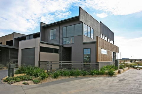 1 Pebble Place - Accommodation Port Macquarie 1