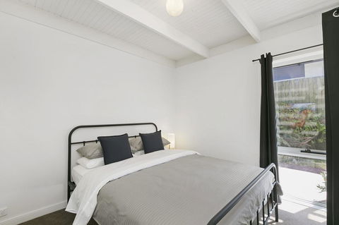 Mysa Anglesea Sleeps 7 WiFi SmartTV Cafes Shops - Accommodation Port Macquarie 8