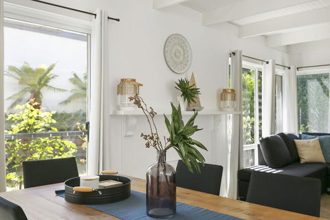 Mysa Anglesea Sleeps 7 WiFi SmartTV Cafes Shops - Accommodation Port Macquarie 1