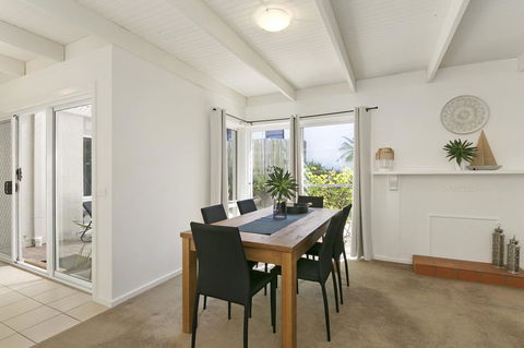 Mysa Anglesea Sleeps 7 WiFi SmartTV Cafes Shops - Accommodation Port Macquarie 9