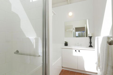 Mysa Anglesea Sleeps 7 WiFi SmartTV Cafes Shops - Accommodation Port Macquarie 11