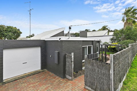 Mysa Anglesea Sleeps 7 WiFi SmartTV Cafes Shops - Accommodation Port Macquarie 14