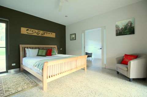 3 Bells Alpine Cottage - Accommodation Port Macquarie 9