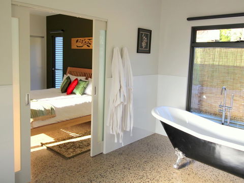 3 Bells Alpine Cottage - Accommodation Port Macquarie 8