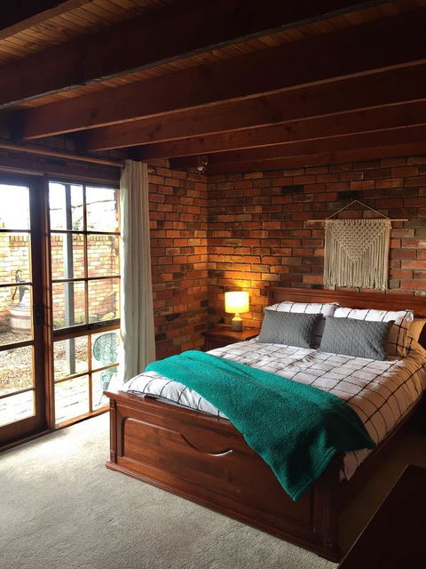 Bricks And Roses - Accommodation Port Macquarie 14