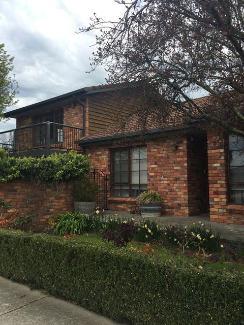 Bricks And Roses - Accommodation Port Macquarie 0