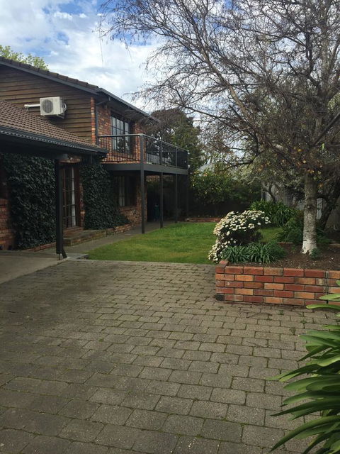 Bricks And Roses - Accommodation Port Macquarie 3