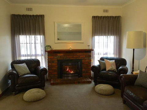 Bricks And Roses - Accommodation Port Macquarie 6