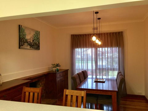 Bricks And Roses - Accommodation Port Macquarie 7