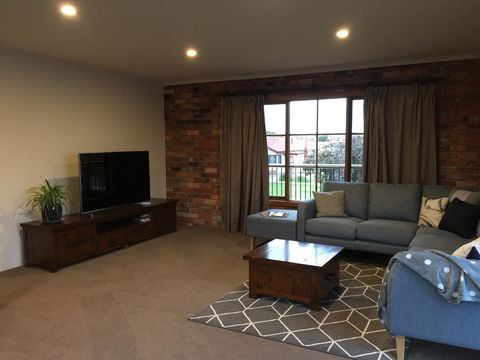 Bricks And Roses - Accommodation Port Macquarie 11
