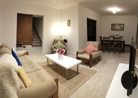 The Gallery Hours - Accommodation Port Macquarie 10