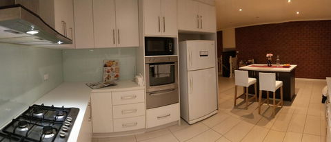 The Gallery Hours - Accommodation Port Macquarie 12