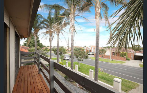 The Gallery Hours - Accommodation Port Macquarie 8