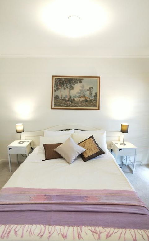 The Gallery Hours - Accommodation Port Macquarie 1