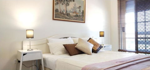 The Gallery Hours - Accommodation Port Macquarie 2