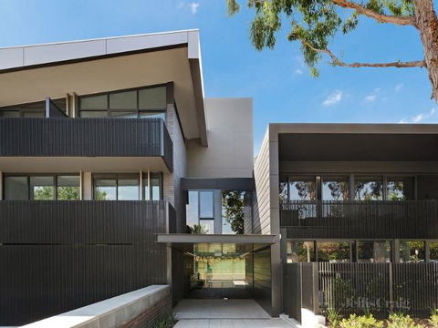 Camberwell Burke Road Apartment - Accommodation Port Macquarie 13