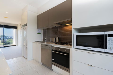 Stylish 3 Bedroom Townhouse - Free Parking - Accommodation Port Macquarie 10