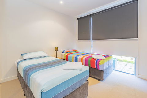 Stylish 3 Bedroom Townhouse - Free Parking - Accommodation Port Macquarie 8