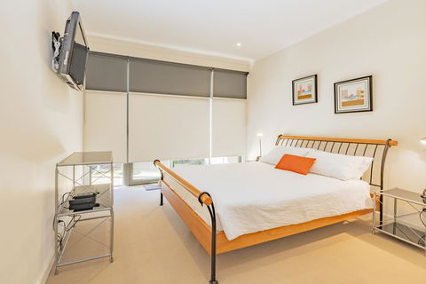 Stylish 3 Bedroom Townhouse - Free Parking - Accommodation Port Macquarie 19